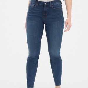 GAP Mid Rise Curvy True Skinny Jeans Size 30